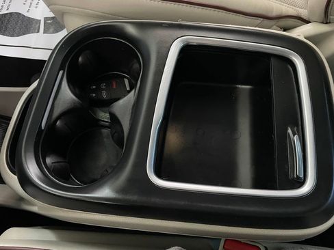 Used 2020 Chrysler Pacifica Limited image 45