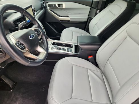 Used 2021 Ford Explorer XLT w/ Equipment Group 202A image 14