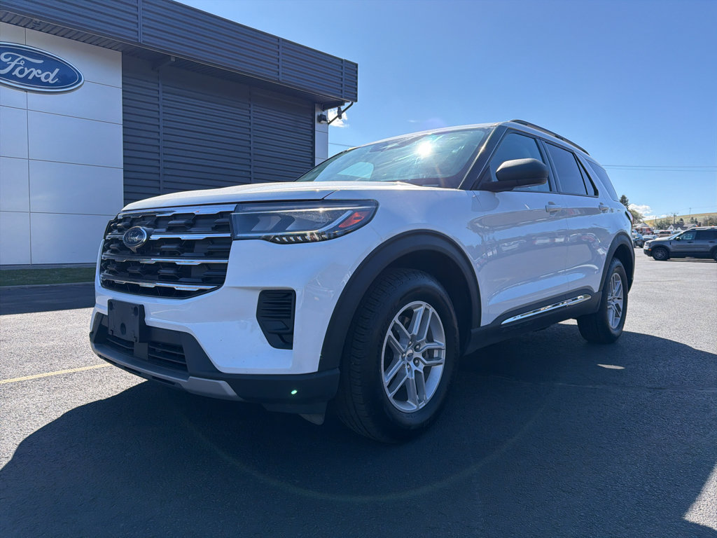 Used 2025 Ford Explorer Active AWD/4WD image 1