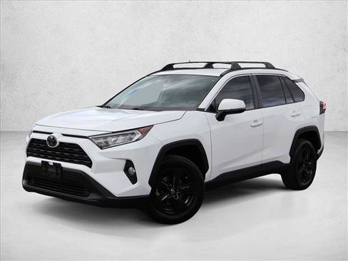 Used 2019 Toyota RAV4 XLE AWD/4WD image 2