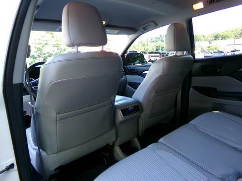 Used 2014 Toyota Highlander Plus AWD/4WD image 16