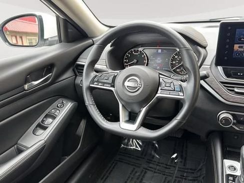 Used 2024 Nissan Altima 2.5 SV w/ SV Premium Package AWD/4WD image 12