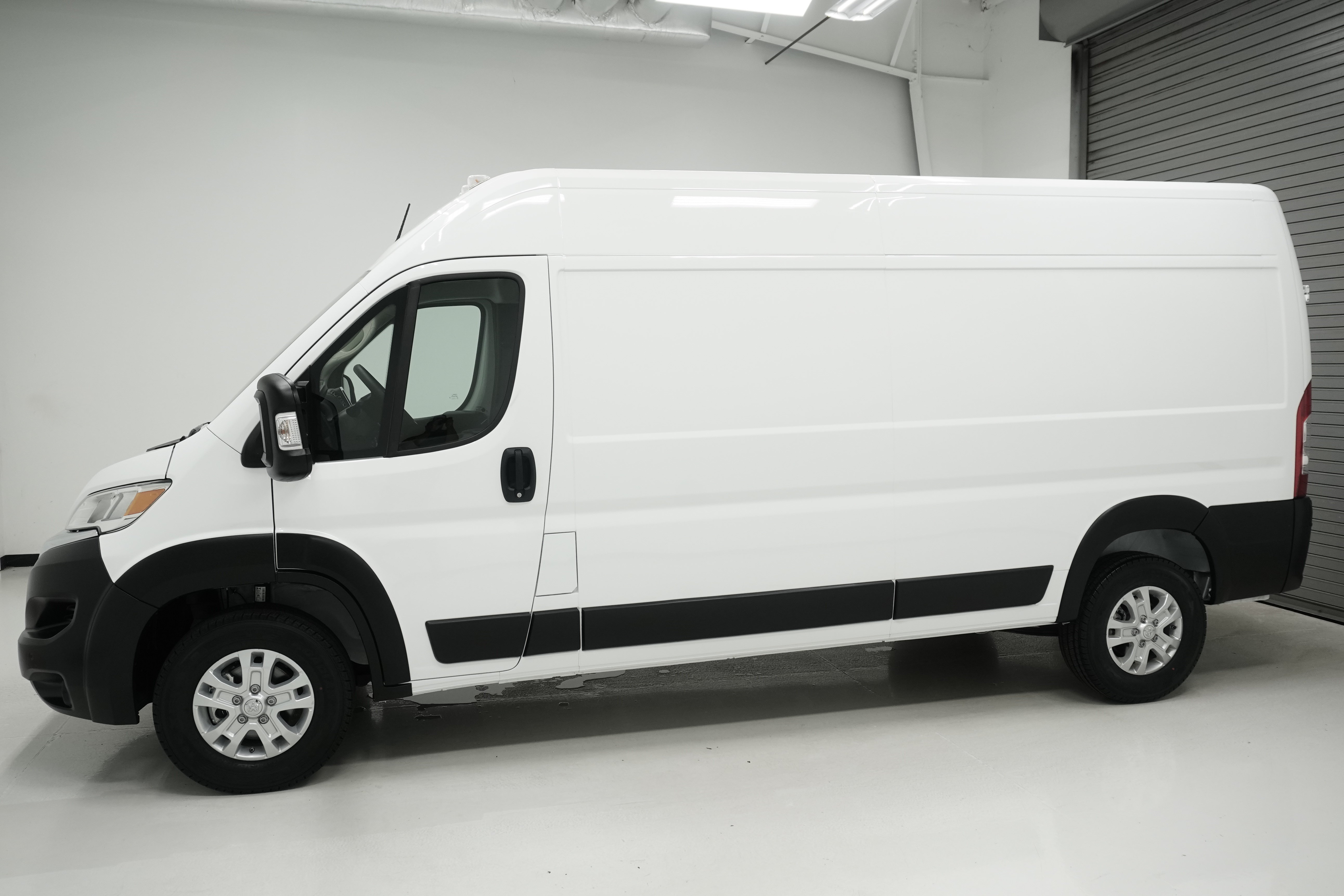 Used 2023 RAM ProMaster 2500 w/ Premium Appearance Group FWD image 5