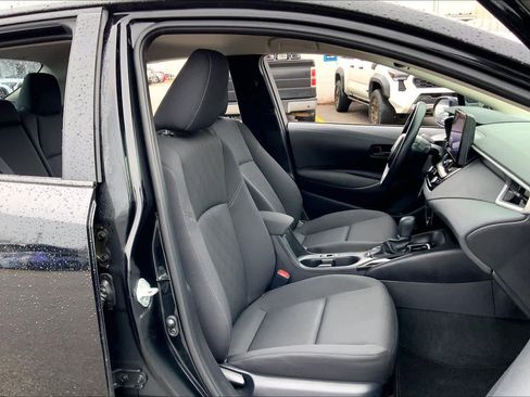 Used 2025 Toyota Corolla LE image 8