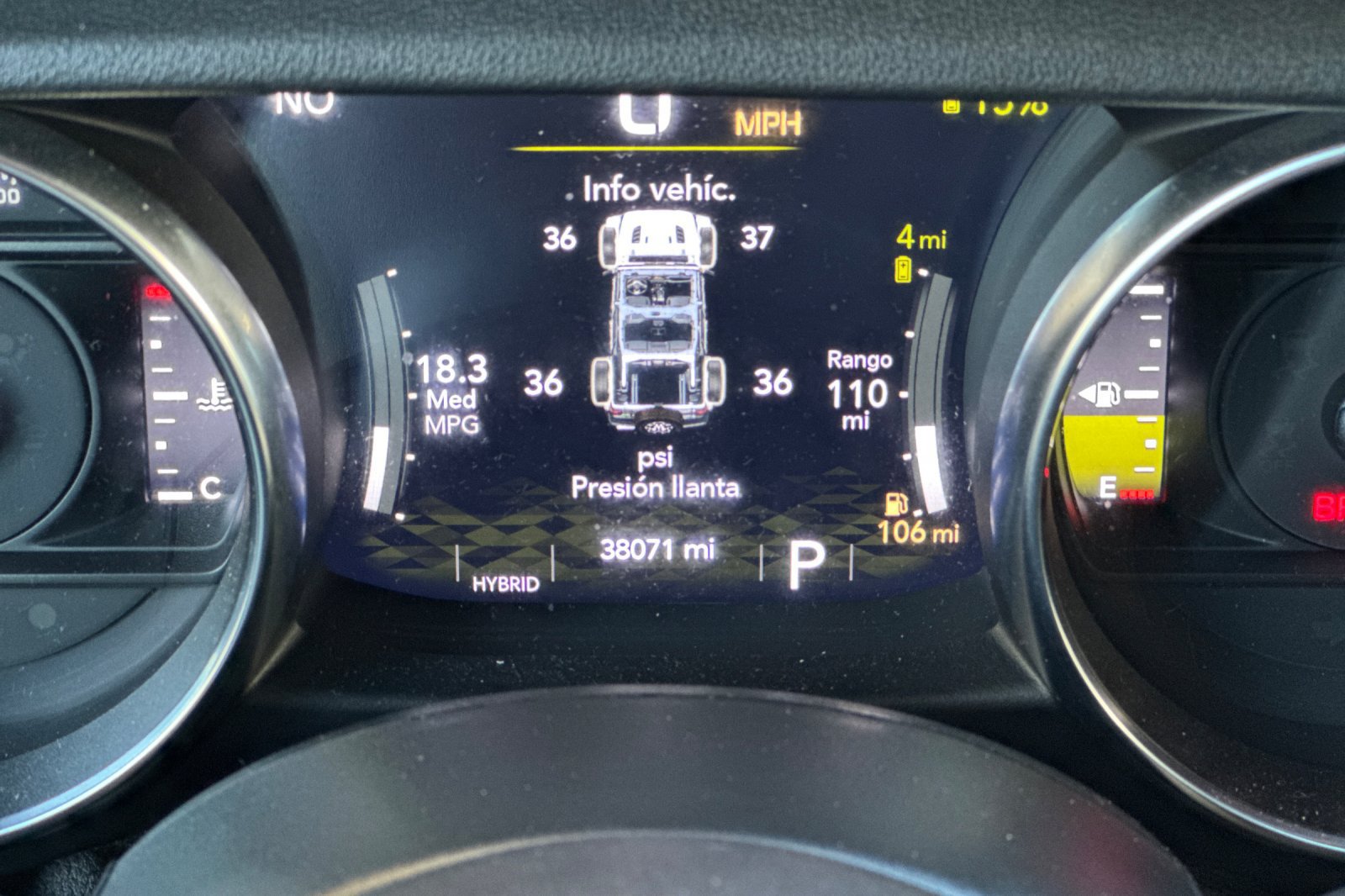 Used 2021 Jeep Wrangler Unlimited Sahara AWD/4WD image 25