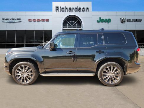 Used 2024 Lexus GX 550 w/ Accessory Package (Z1) AWD/4WD image 3