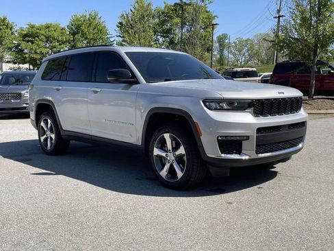 Used 2022 Jeep Grand Cherokee L Limited AWD/4WD image 7