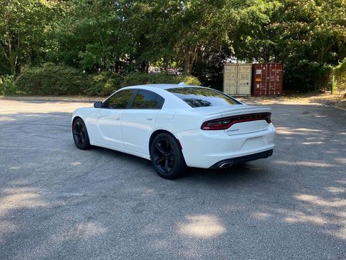 Used 2018 Dodge Charger R/T RWD image 8