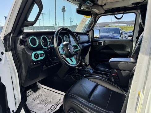 Used 2022 Jeep Wrangler Unlimited Sahara w/ Cold Weather Group image 31