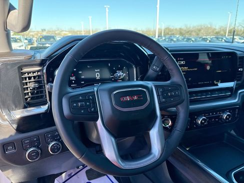 Used 2025 GMC Sierra 2500 SLT w/ SLT Premium Package image 11