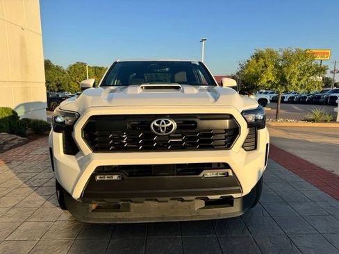 Used 2024 Toyota Tacoma TRD Sport AWD/4WD image 4