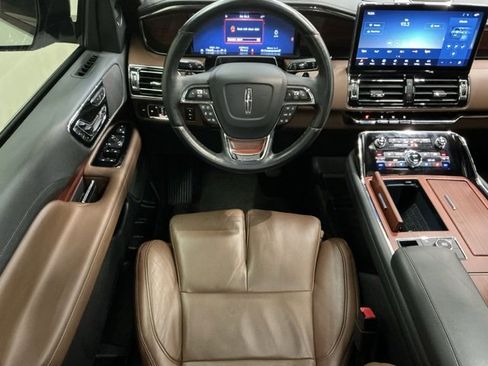Used 2024 Lincoln Navigator L Reserve image 10