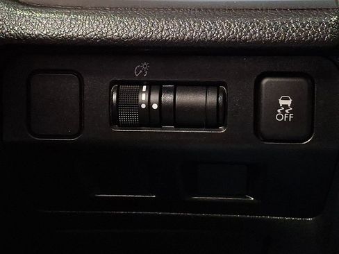 Used 2017 Subaru Crosstrek 2.0i Premium image 21