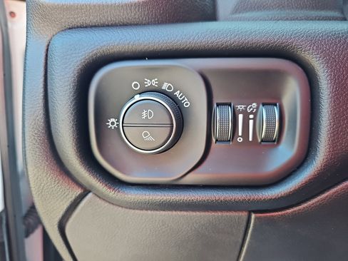 Used 2022 RAM 2500 Laramie w/ Snow Chief Group AWD/4WD image 25