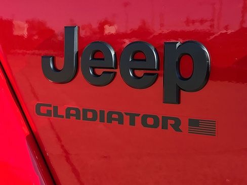 New 2025 Jeep Gladiator Willys image 9