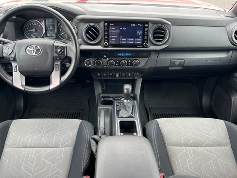 Used 2022 Toyota Tacoma TRD Off-Road image 13