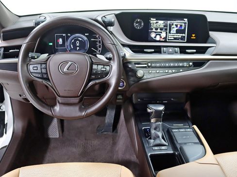 Used 2021 Lexus ES 300h w/ Accessory Package image 14