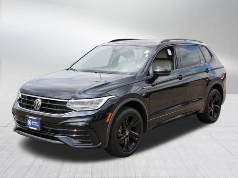 Certified 2024 Volkswagen Tiguan SE R-Line AWD/4WD image 3