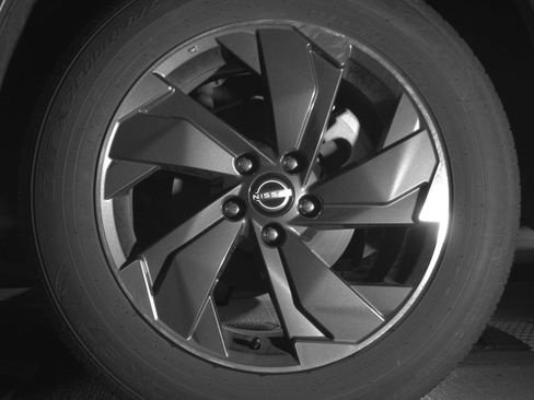 Used 2025 Nissan Rogue SV FWD image 14
