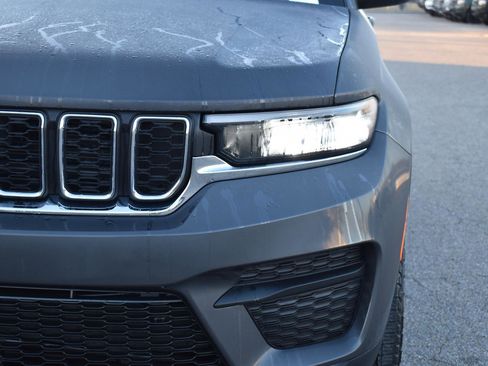 Used 2024 Jeep Grand Cherokee Laredo w/ Trailer Tow Package image 17