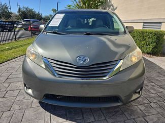 Used 2014 Toyota Sienna XLE video 2