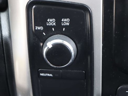 Used 2018 RAM 2500 SLT AWD/4WD image 30