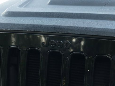 Used 2015 Jeep Wrangler Unlimited Sahara image 25