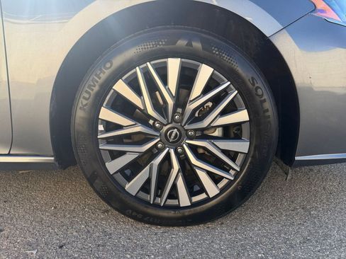 Used 2025 Nissan Altima 2.5 SV image 30