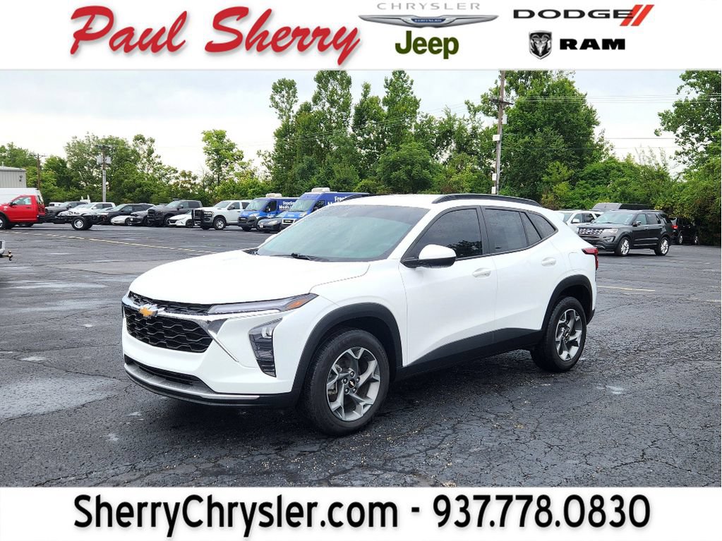 Used 2024 Chevrolet Trax LT FWD image 1