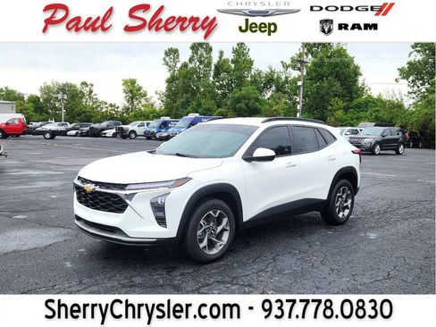 Used 2024 Chevrolet Trax LT FWD image 1