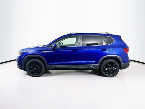 Used 2023 Volkswagen Taos SE w/ Panoramic Sunroof Package FWD image 4