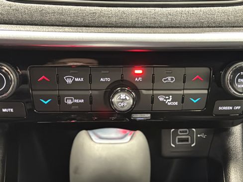 New 2026 Jeep Compass Latitude AWD/4WD image 18