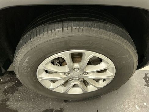 Certified 2021 Jeep Grand Cherokee Laredo image 8