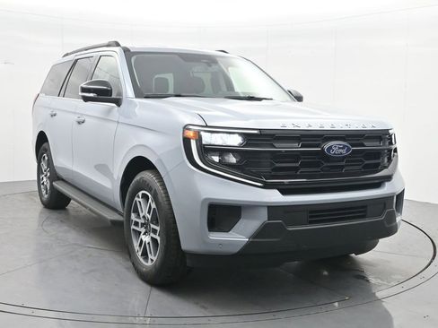 New 2026 Ford Expedition Active image 4