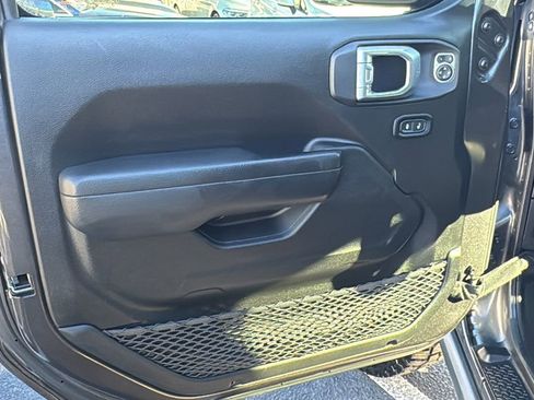 Used 2022 Jeep Gladiator Rubicon w/ Cold Weather Group image 13