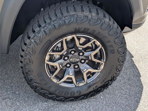 Used 2024 Chevrolet Colorado ZR2 w/ ZR2 Convenience Package III AWD/4WD image 6