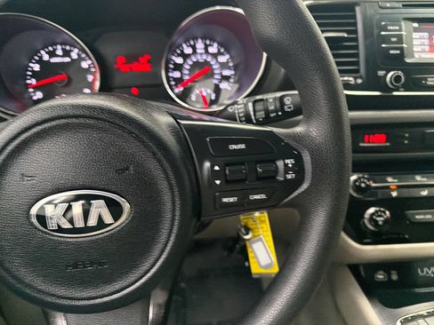 Used 2016 Kia Sedona LX w/ Option Group 020 FWD image 25