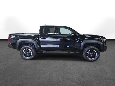 Used 2025 Toyota Tacoma TRD Off-Road w/ TRD Off Road Premium Package image 4