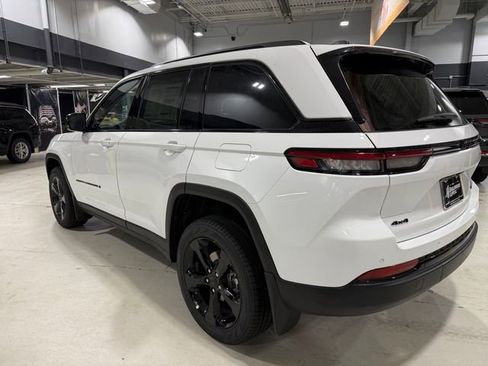 New 2025 Jeep Grand Cherokee Limited image 10