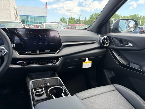 New 2026 Chevrolet Equinox LT w/ Convenience Package II AWD/4WD image 22