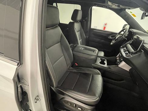 Used 2023 GMC Yukon SLT w/ SLT Premium Package image 29