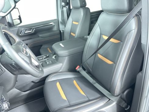 Used 2025 GMC Sierra 2500 AT4 w/ Technology Package AWD/4WD image 19