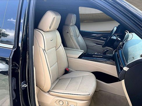 Used 2023 Cadillac Escalade Premium Luxury w/ Performance Package AWD/4WD image 6