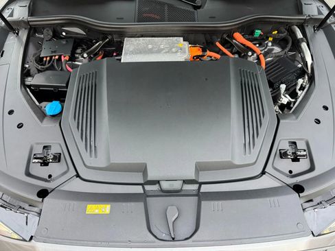Used 2021 Audi e-tron Premium Plus w/ Premium Plus Package image 46