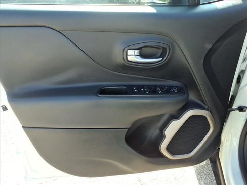 Used 2016 Jeep Renegade Limited FWD image 16