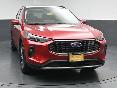 Certified 2025 Ford Escape SE w/ PHEV Premium Package FWD image 2