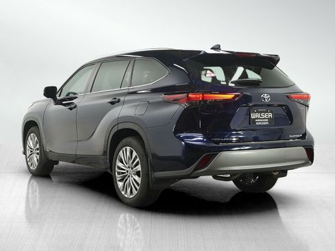 Used 2025 Toyota Highlander Platinum AWD/4WD image 3