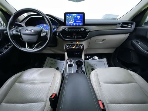 Used 2020 Ford Escape Titanium image 17