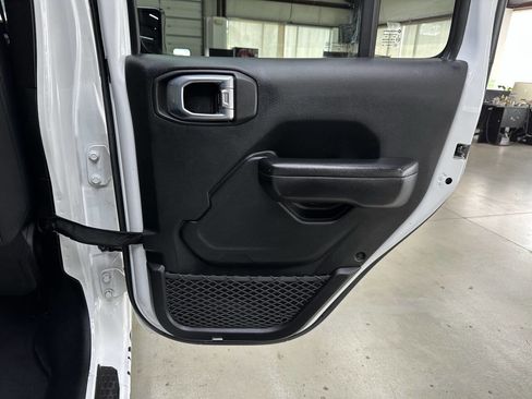 Used 2018 Jeep Wrangler Unlimited Sport S AWD/4WD image 14