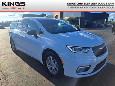 New 2026 Chrysler Pacifica Select FWD image 1